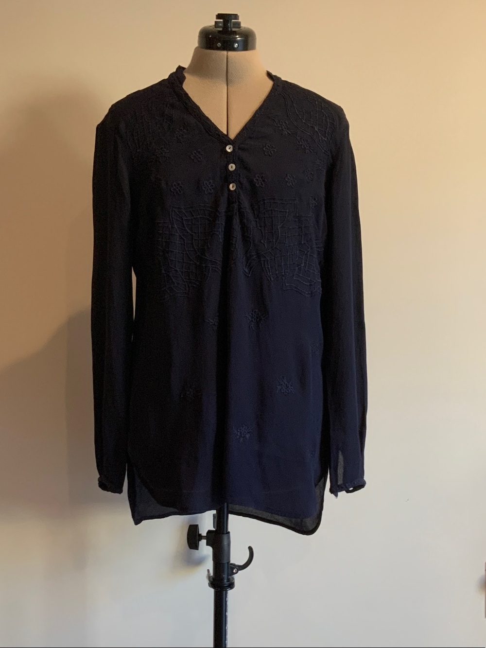 DIDI Navy V Neck Embroidered Casual Long Sleeve Top